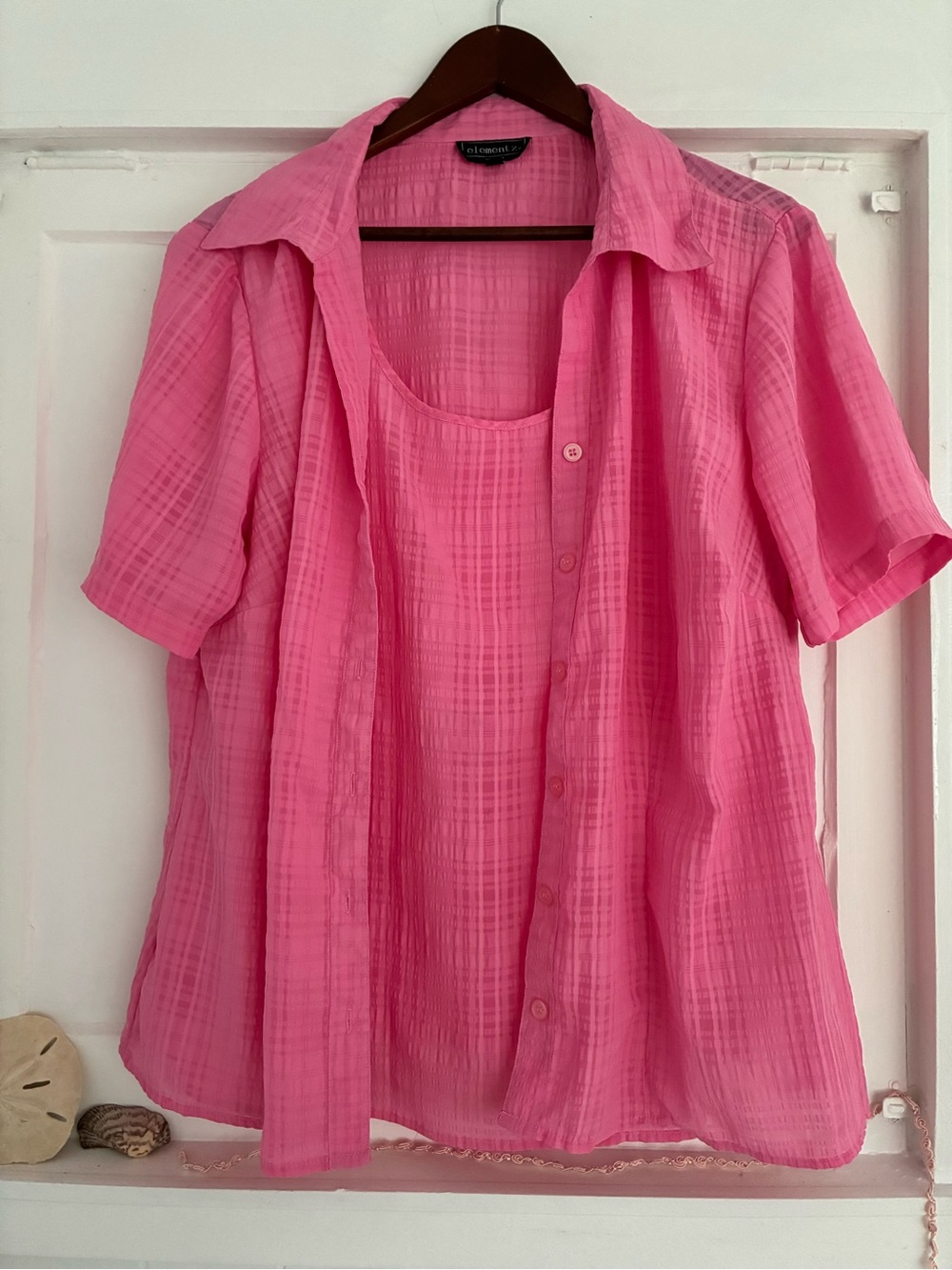 Elementz size 1X short sleeved blouse - lightweight w/ attached camisole - shown